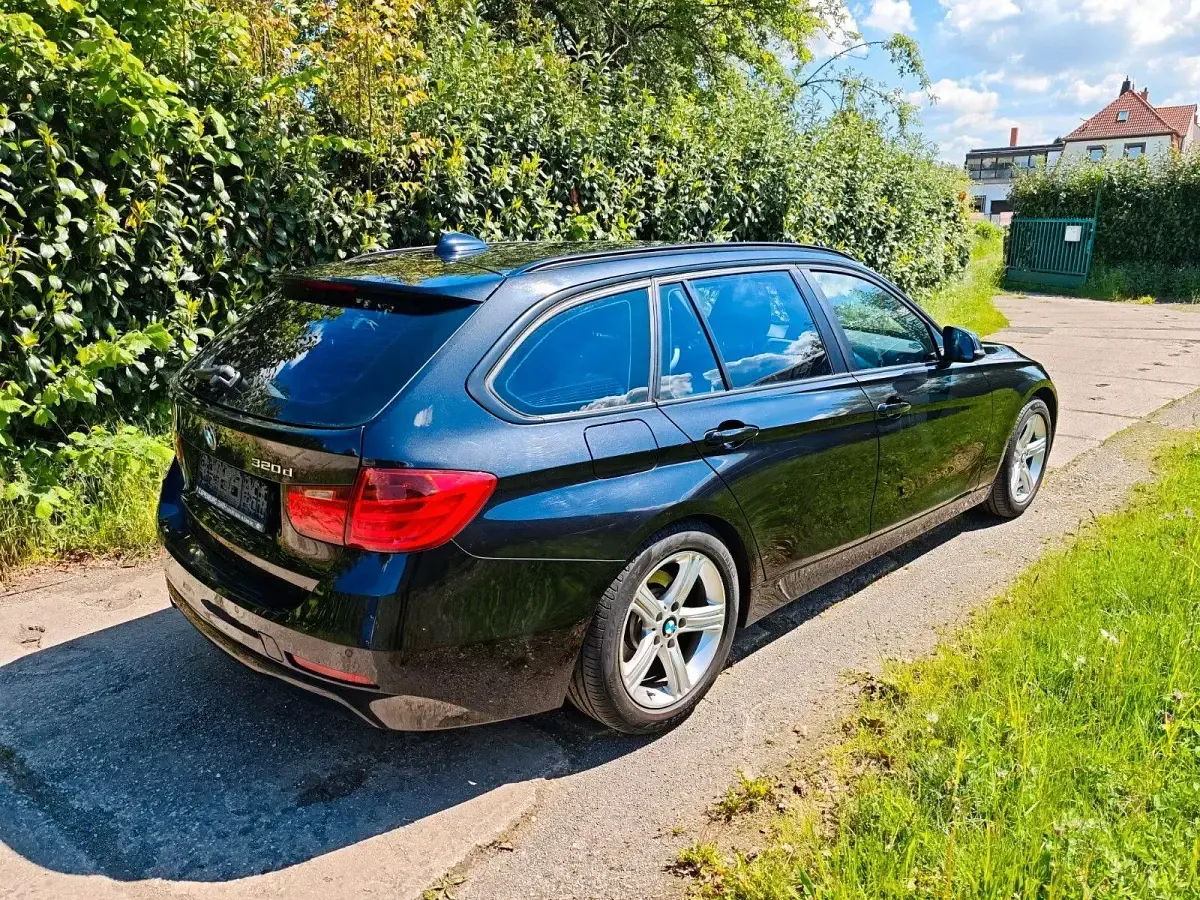 Gebraucht BMW 320 184 PS (135 kW) 2012 Schwarz Kombi