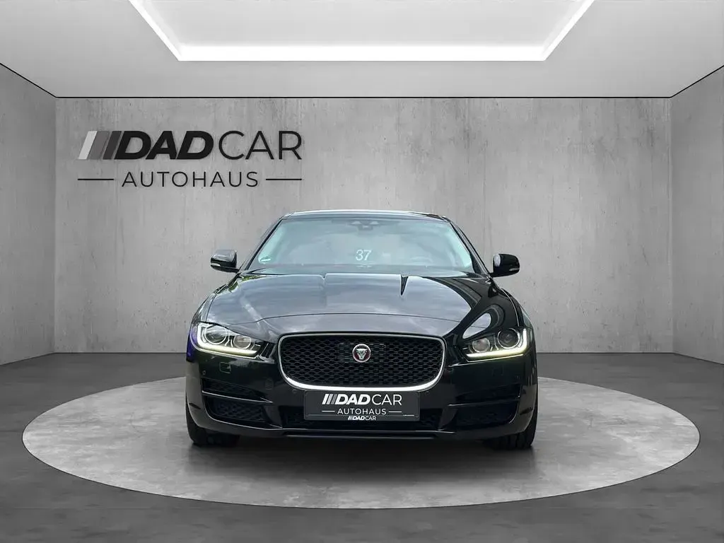 Gebraucht Jaguar XE 179 PS (131 kW) 2017 Santorini black Limousine