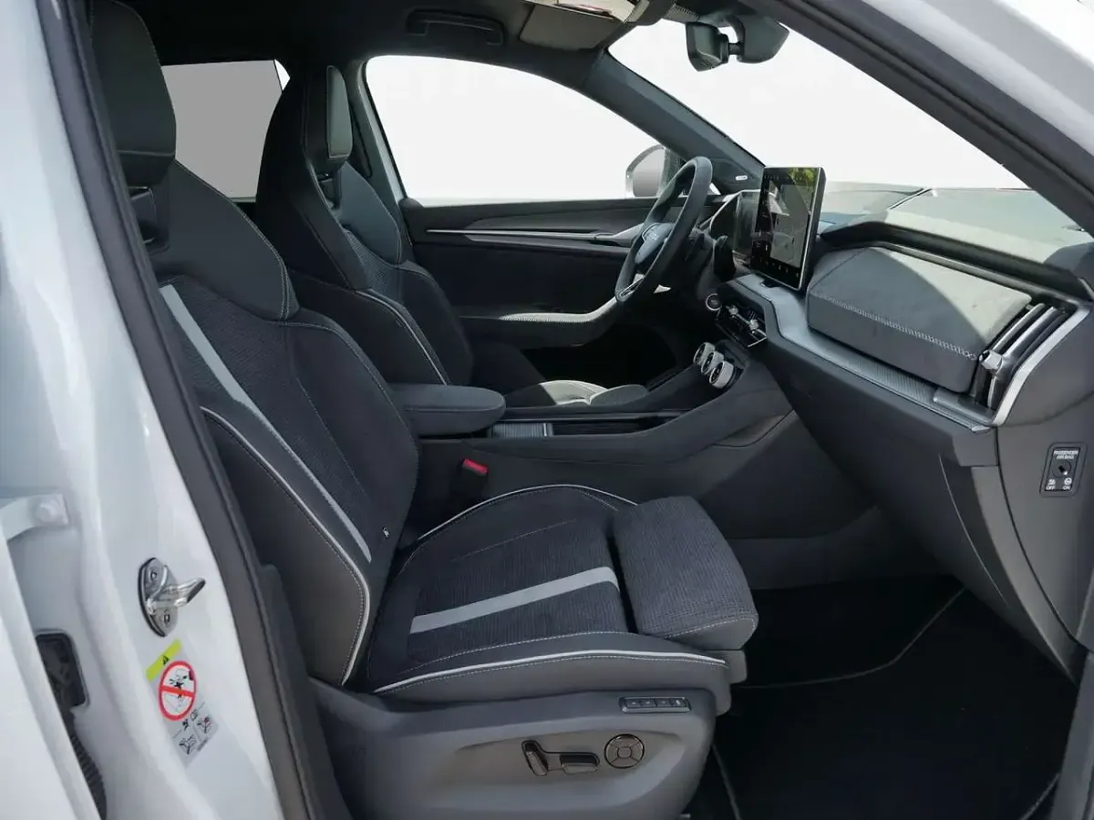 Neu Skoda Kodiaq SportLine 193 PS (141 kW) 2026 Moonweiss metallic SUV