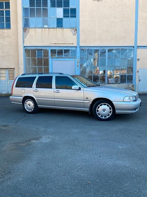 Brugt Volvo V70 140 HK (102 kW) 1999 Sølv Stationcar
