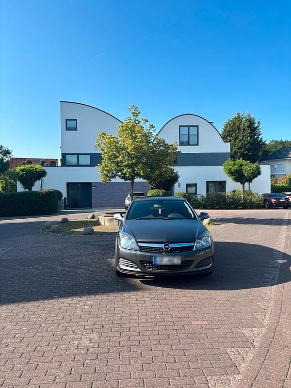 Gebraucht Opel Astra GTC 116 PS (85 kW) 2010 Grau Coupé