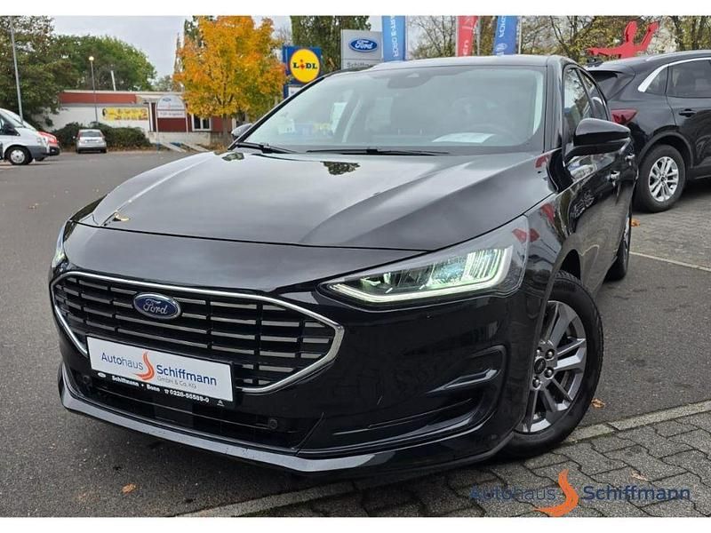 Schwarz Gebraucht 2022 Ford Focus Titanium Limousine | 18.699 € (Superpreis) - Bild 1/4