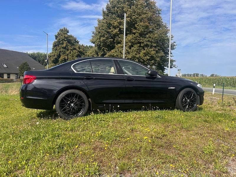Schwarz Gebraucht 2010 BMW 523 Limousine | 9.500 € (Fairer Preis) - Bild 1/4