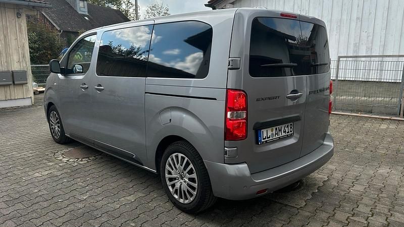 Gebraucht Peugeot Expert 179 PS (131 kW) 2025 Grau Van