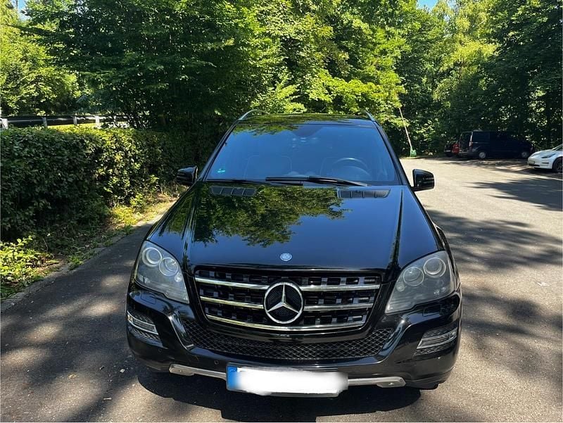 Schwarz Gebraucht 2010 Mercedes ML300 SUV | 9.490 € (Fairer Preis) - Bild 1/4