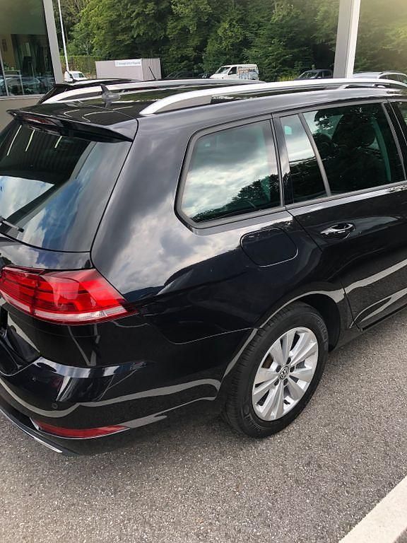 Schwarz Gebraucht 2018 VW Golf VII Highline Kombi | 16.200 € (Etwas zu teuer) - Bild 1/4