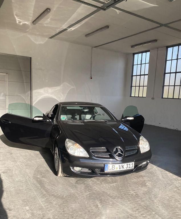 Schwarz Gebraucht 2004 Mercedes SLK200 Cabrio | 5.999 € (Fairer Preis) - Bild 1/2