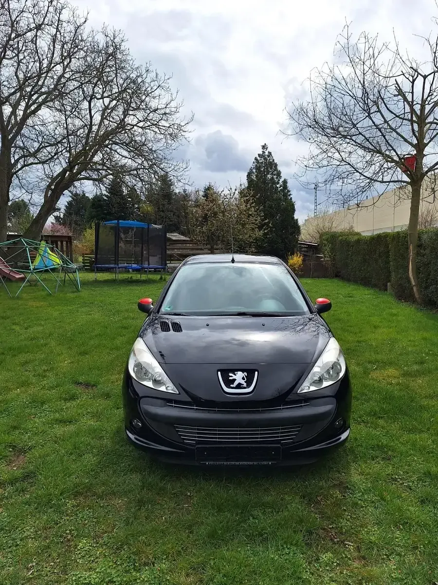 Gebraucht Peugeot 206 75 PS (55 kW) 2010 Schwarz Kleinwagen