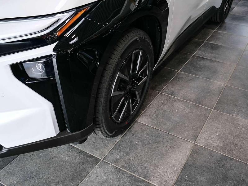 Neu Toyota bZ4X 166 kW (226 PS) 2026 Platinum white SUV