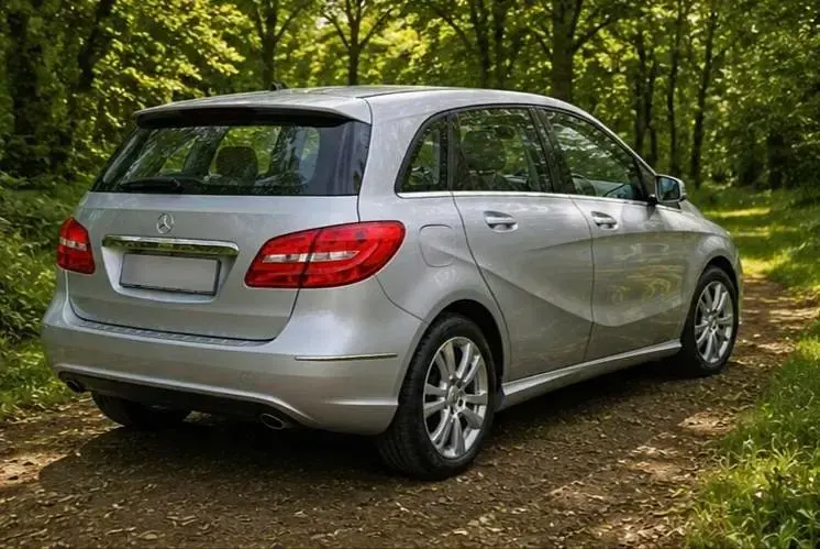 Gebraucht Mercedes B180 122 PS (89 kW) 2012 Silber Van / Kleinbus