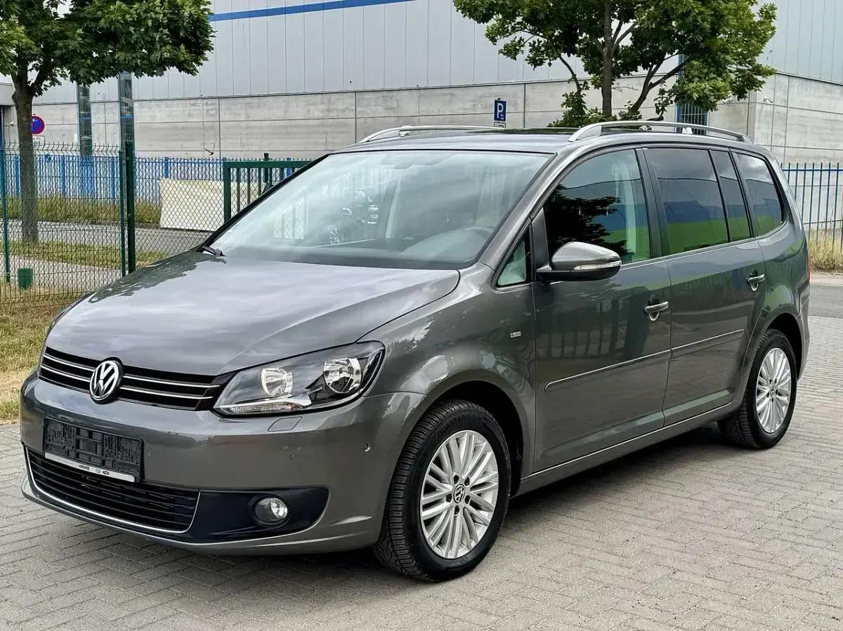 Gebraucht VW Touran Cup 140 PS (102 kW) 2015 Pepper grey metallic Van / Kleinbus