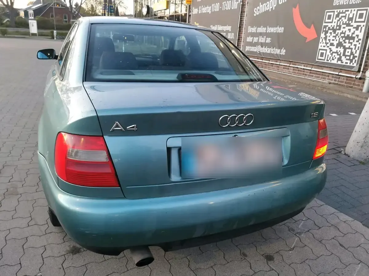 Second-hand Audi A4 101 CP (74 kW) 1998 Verde Berlinǎ
