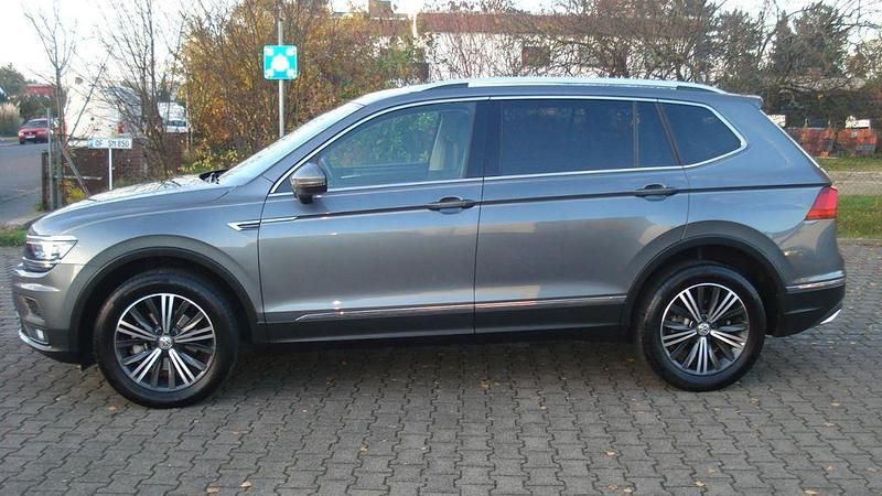 Royalgrau Gebraucht 2019 VW Tiguan Allspace SUV | 22.000 € - Bild 1/4