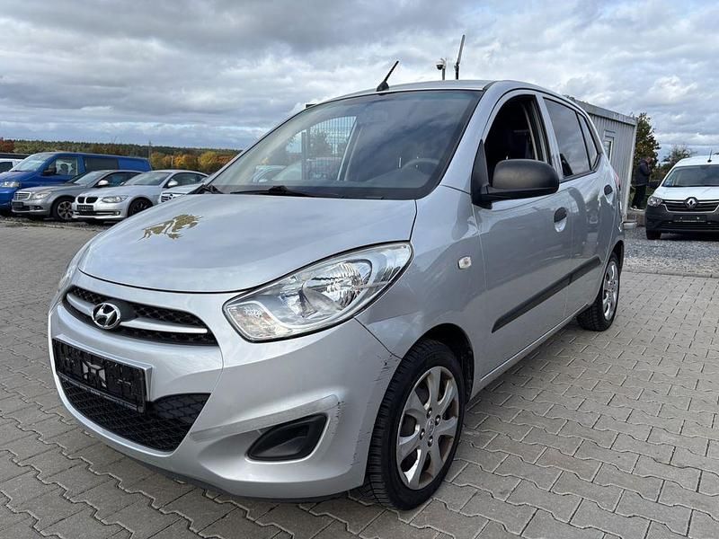 Grau Gebraucht 2013 Hyundai i10 Edition Kleinwagen | 2.999 € (Guter Preis) - Bild 1/4