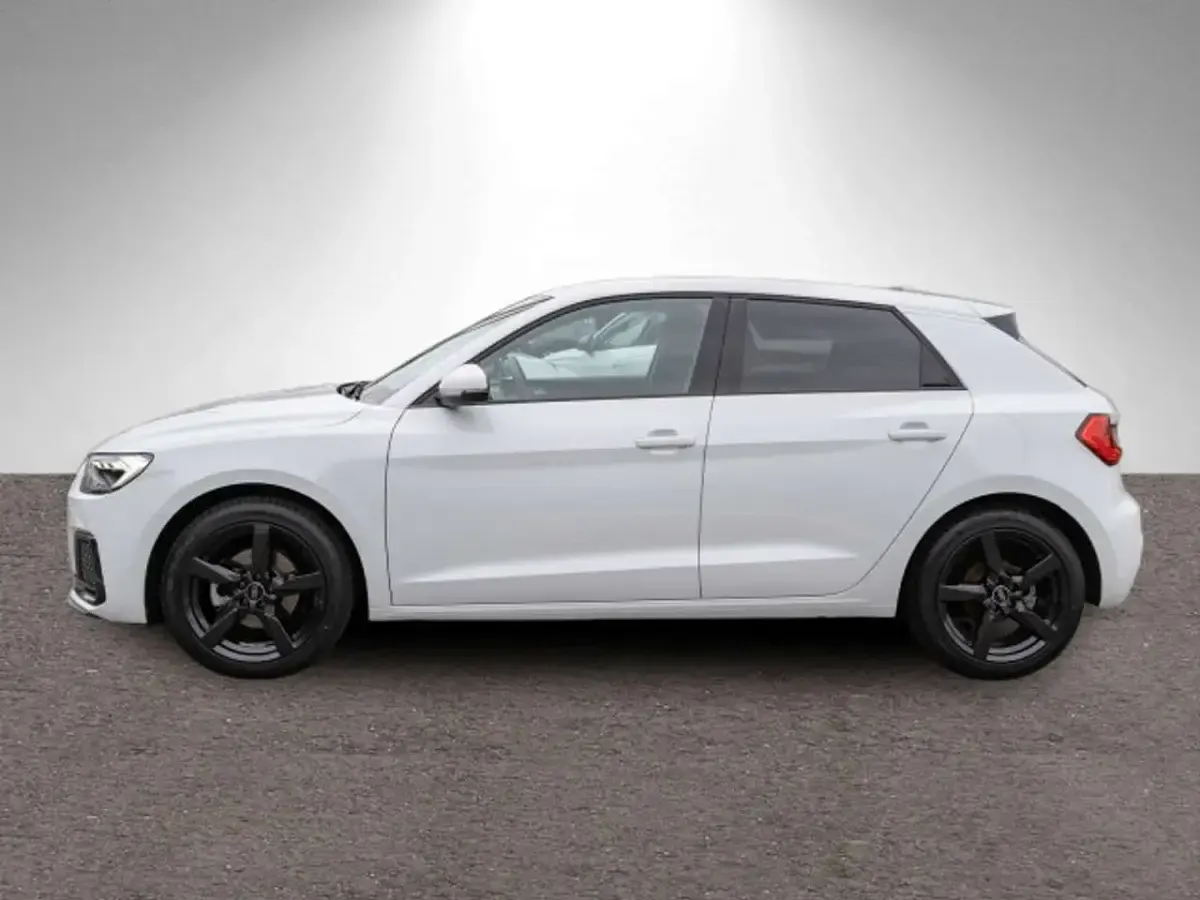 Gebraucht Audi A1 Advanced Plus 116 PS (85 kW) 2025 Gletscherweiß metallic SUV