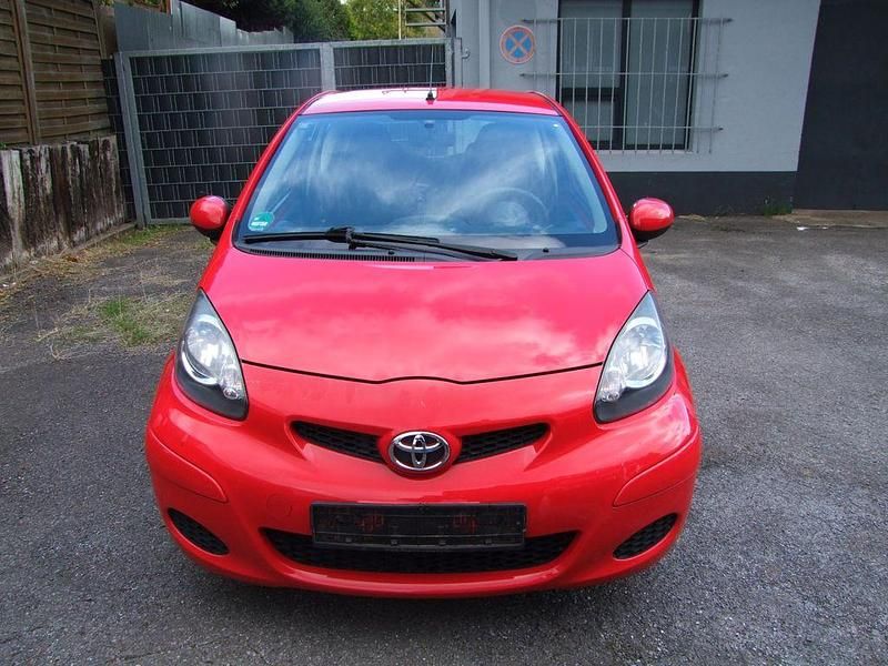 Rot Gebraucht 2009 Toyota Aygo Cool Kleinwagen | 1.600 € (Guter Preis) - Bild 1/4