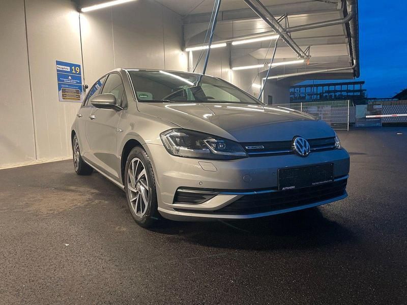 Grau Gebraucht 2017 VW Golf Edition Limousine | 15.000 € (Superpreis) - Bild 1/4