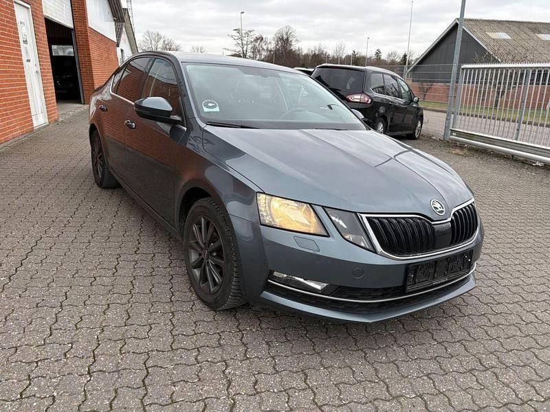 Gebraucht Skoda Octavia Style 116 PS (85 kW) 2018 Grau Limousine