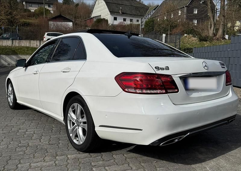 Gebraucht Mercedes E250 204 PS (150 kW) 2014 Silber Limousine