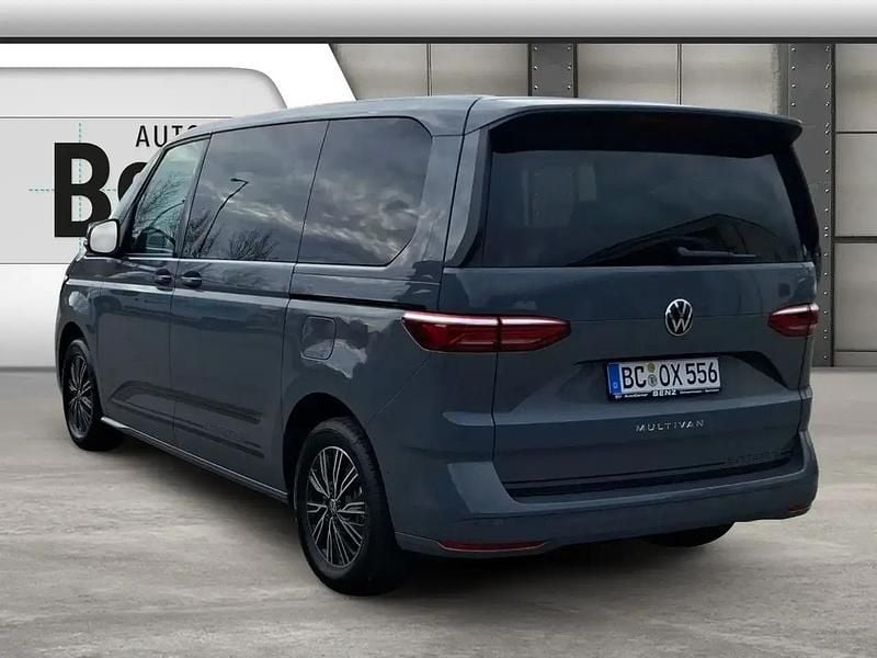 Gebraucht VW Multivan Life 150 PS (110 kW) 2025 Grau Van