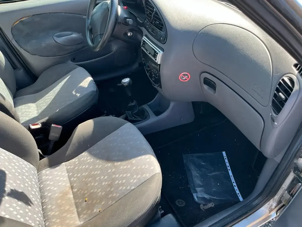 Gebraucht Ford Fiesta 70 PS (51 kW) 2002 Silber Kleinwagen