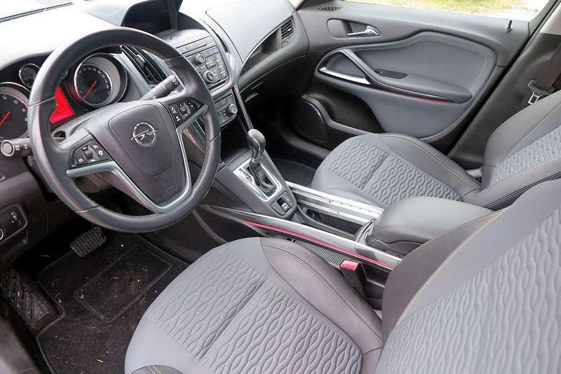 Gebraucht Opel Zafira Tourer Innovation 140 PS (102 kW) 2013 Braun Van / Kleinbus