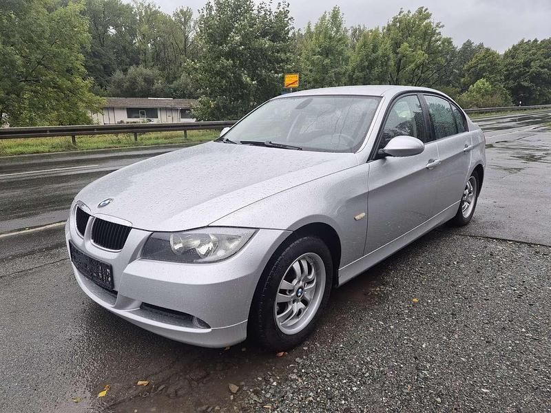 Tiansilber metallic Gebraucht 2006 BMW 318 Limousine | 6.900 € (Teuer) - Bild 1/4