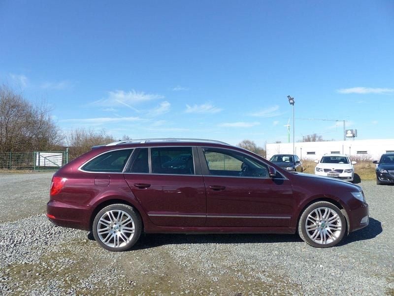 Używany Skoda Superb Elegance 160 KM (117 kW) 2012 Czerwony Kombi