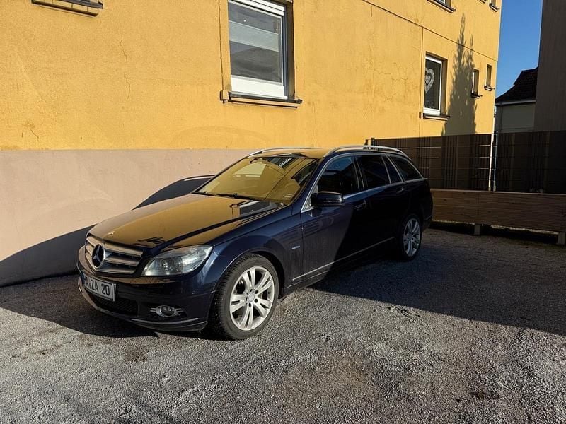 Blau Gebraucht 2010 Mercedes C220 Avantgarde Kombi | 4.950 € (Fairer Preis) - Bild 1/4