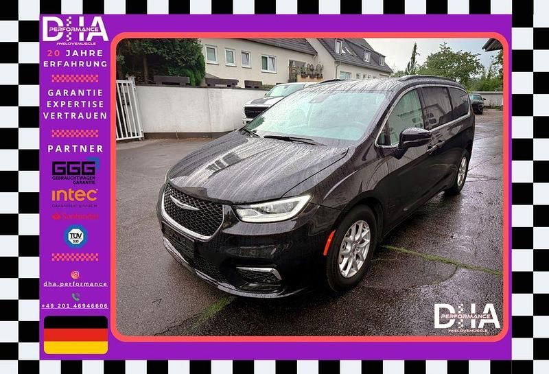 Schwarz Gebraucht 2022 Chrysler Pacifica Touring SUV | 33.987 € (Etwas zu teuer) - Bild 1/4