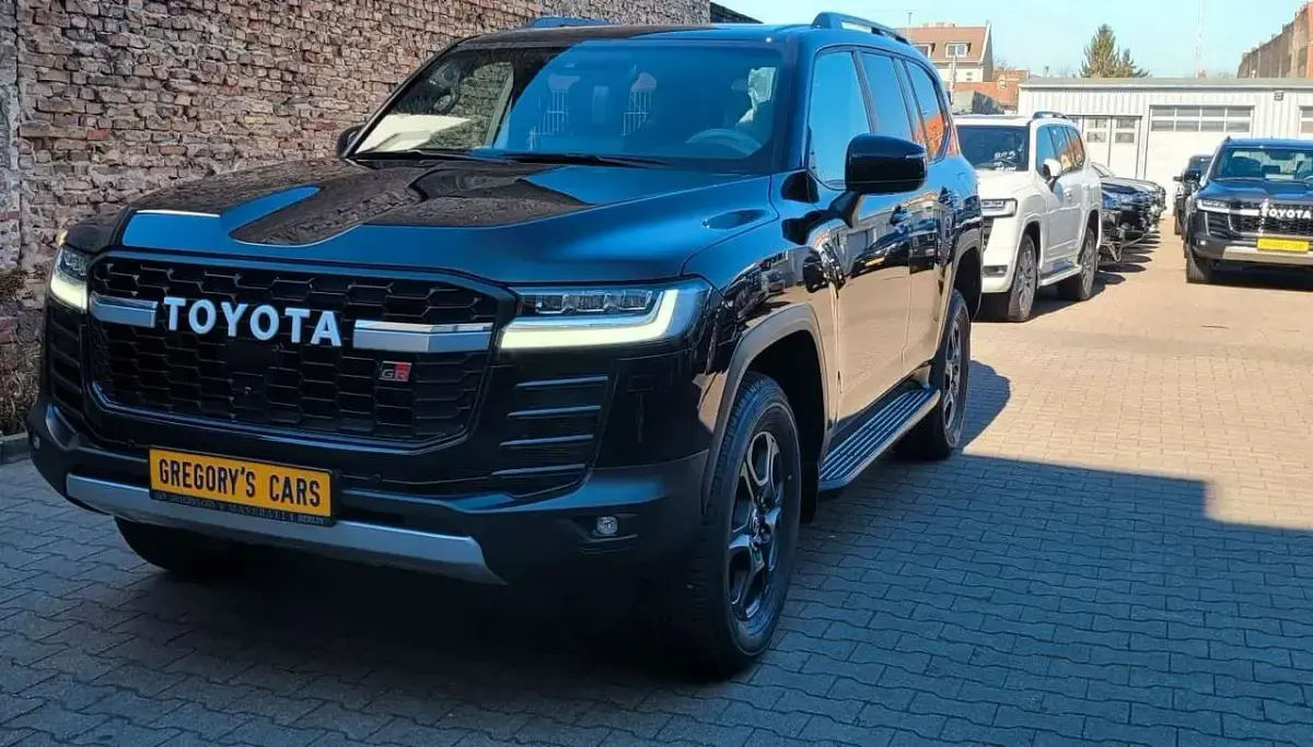 Gebraucht Toyota Land Cruiser 415 PS (305 kW) 2023 Raven black metallic SUV