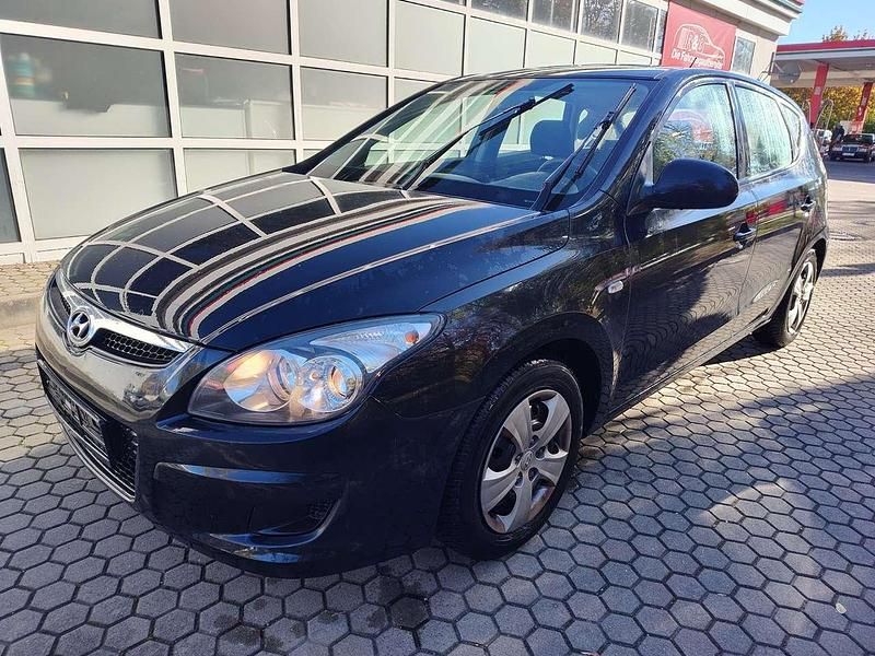 Black night Gebraucht 2010 Hyundai i30 Edition+ Limousine | 1.405 € (Superpreis) - Bild 1/4