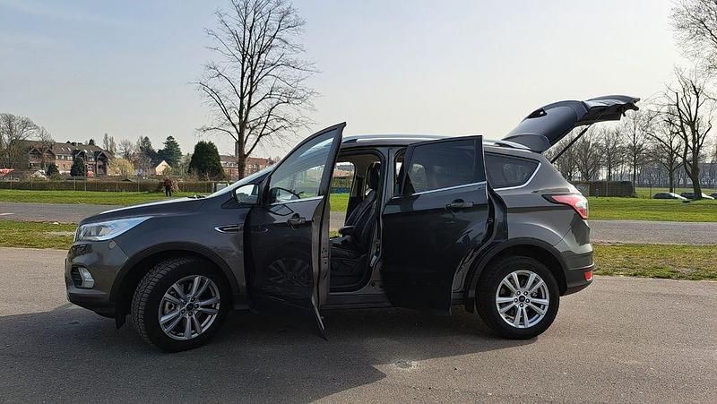Gebraucht Ford Kuga Cool & Connect 120 PS (88 kW) 2018 Braun SUV
