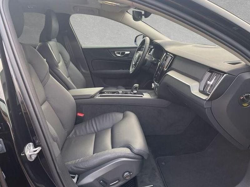 Gebraucht Volvo V60 Plus 197 PS (144 kW) 2025 Onyx schwarz Kombi