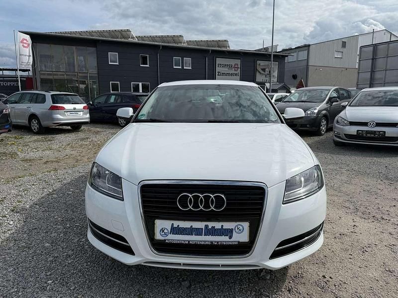 Gebraucht Audi A3 Attraction 102 PS (75 kW) 2010 Ibisweiß Kleinwagen
