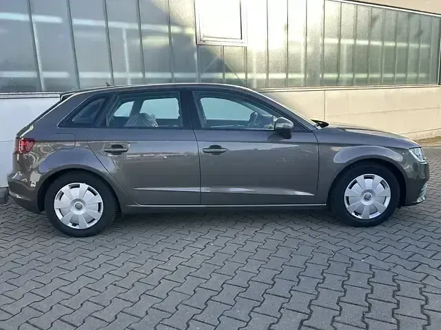 Gebraucht Audi A3 Attraction 150 PS (110 kW) 2015 Grau Limousine