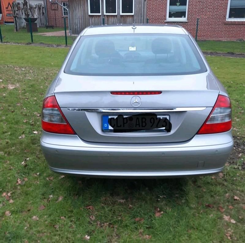 Gebraucht Mercedes E220 170 PS (125 kW) 2007 Silber Limousine