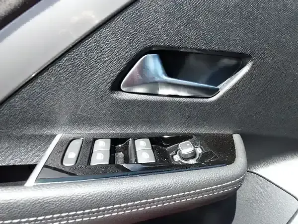 Gebraucht Opel Astra Ultimate 131 PS (96 kW) 2023 Chili rot / kardio rot Kleinwagen