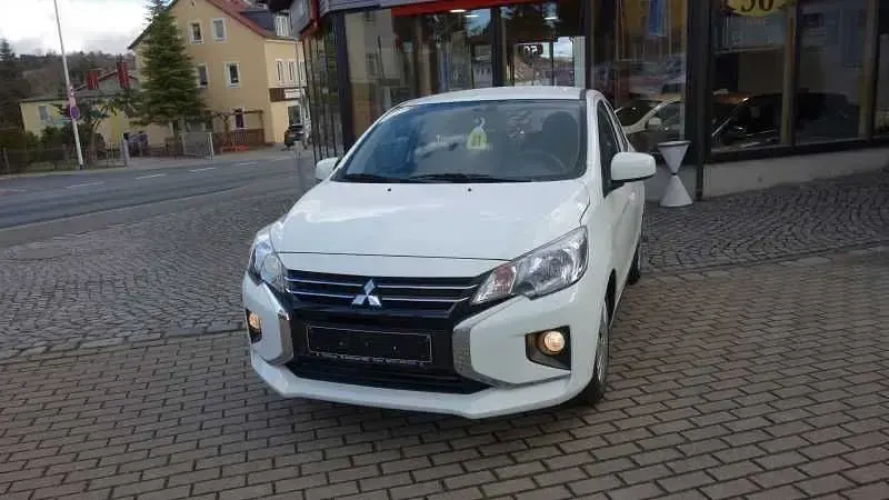 Gebraucht Mitsubishi Space Star Basis 71 PS (52 kW) 2020 Weiß Kleinwagen