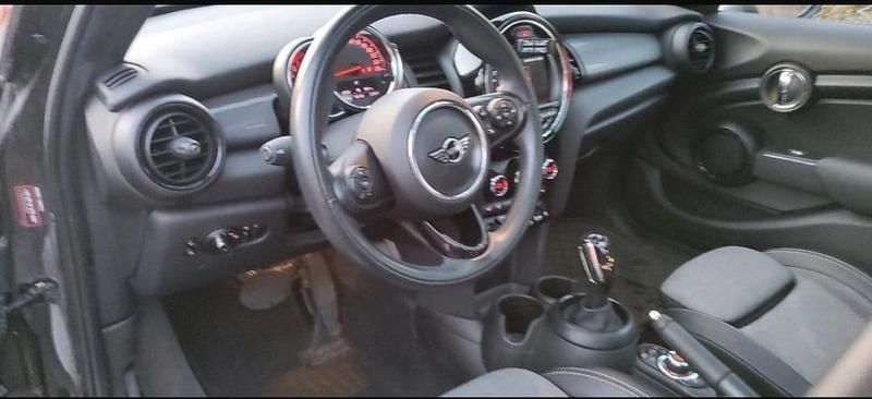 Gebraucht Mini Cooper 136 PS (100 kW) 2018 Schwarz Kleinwagen