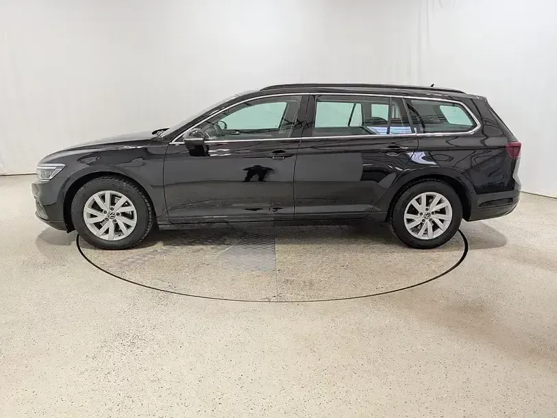 Gebraucht VW Passat Business 150 PS (110 kW) 2023 Deep black perleffekt Kombi