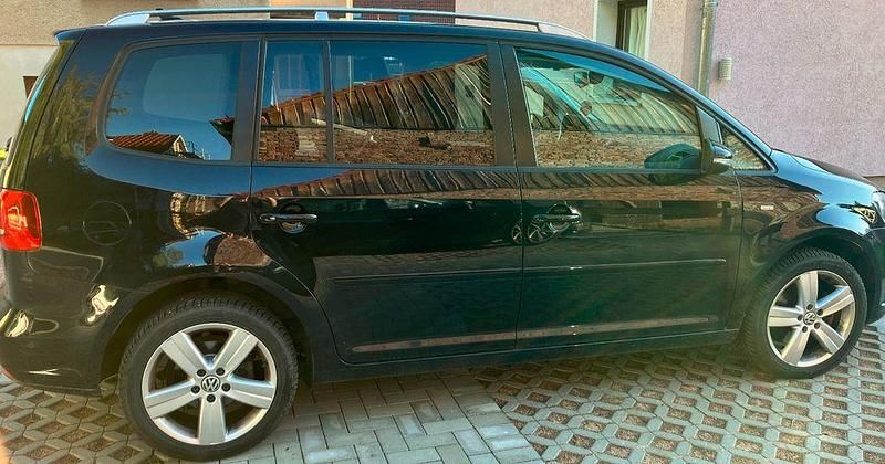 Schwarz Gebraucht 2014 VW Touran Life Van / Kleinbus | 14.500 € (Etwas zu teuer) - Bild 1/4