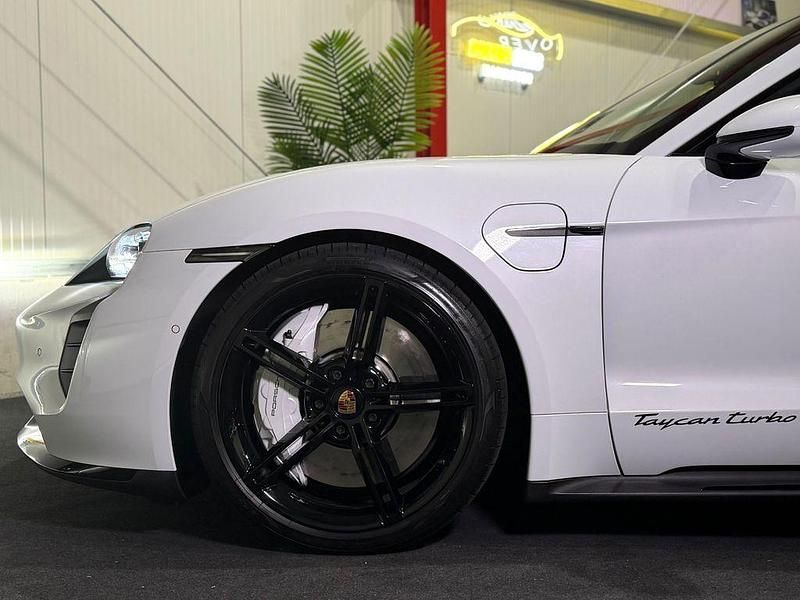 Second-hand Porsche Taycan Turbo 500 kW (680 CP) 2020 Alb Berlinǎ