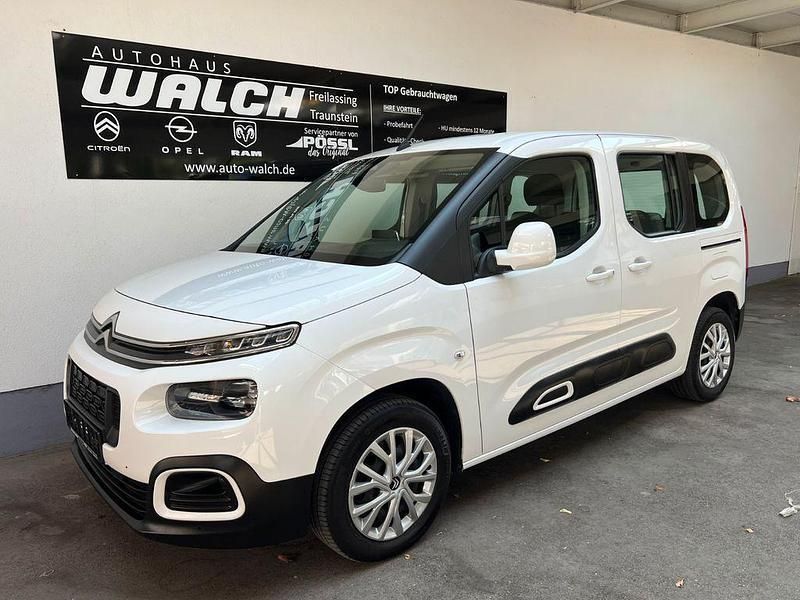 Weiß Gebraucht 2021 Citroën Berlingo Feel Van / Kleinbus | 19.490 € (Guter Preis) - Bild 1/4