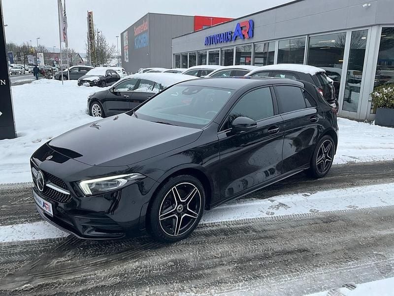 Schwarz Gebraucht 2021 Mercedes A250 AMG line Limousine | 22.450 € (Guter Preis) - Bild 1/4