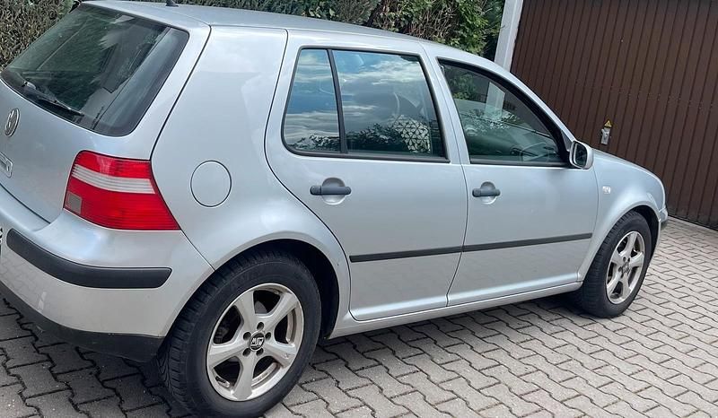 Silber Gebraucht 2002 VW Golf IV Kleinwagen | 1.400 € (Fairer Preis) - Bild 1/3