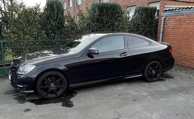 Gebraucht Mercedes C180 AMG 156 PS (114 kW) 2011 Schwarz Coupé