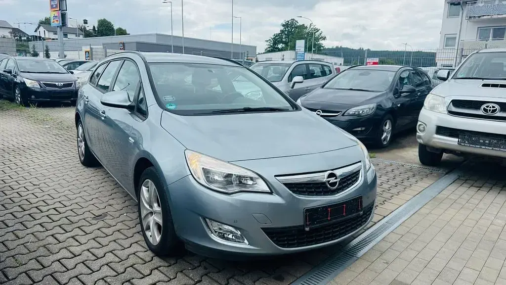Gebraucht Opel Astra Edition 140 PS (102 kW) 2012 Kombi