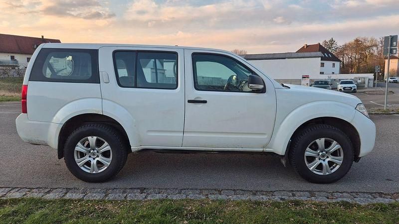 Gebraucht Nissan Pathfinder XE 190 PS (139 kW) 2011 Weiß SUV