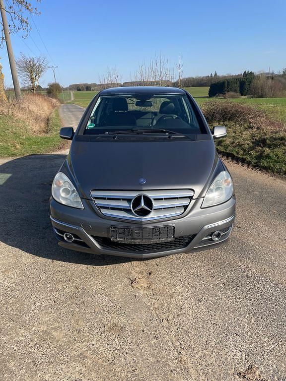 Gebraucht Mercedes B200 136 PS (100 kW) 2009 Grau Van / Kleinbus